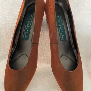 Naturalizer ladies pumps with heel